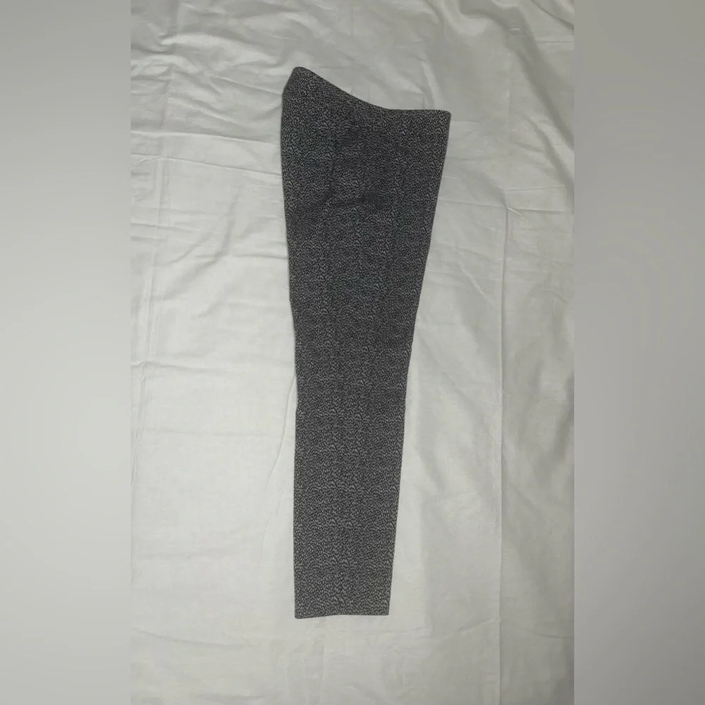Talbots Black and White Rice Print Chatham Ankle Pants in size 4P - Picture 3 of 9